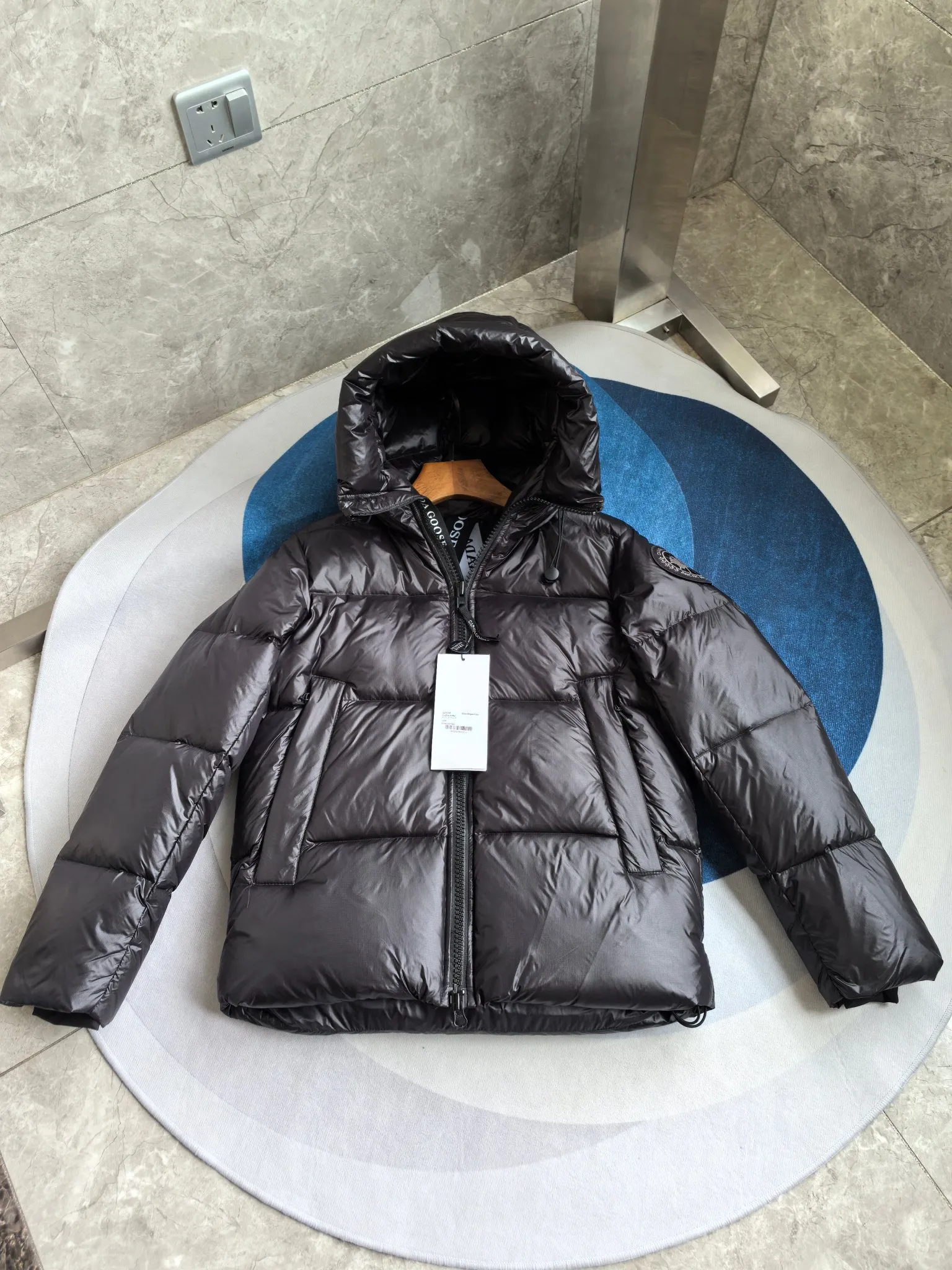 P760 2252M Crofton Puffer Unisex Jacket Down Jacket. Color: black black label. Size: S M L XL XXL.